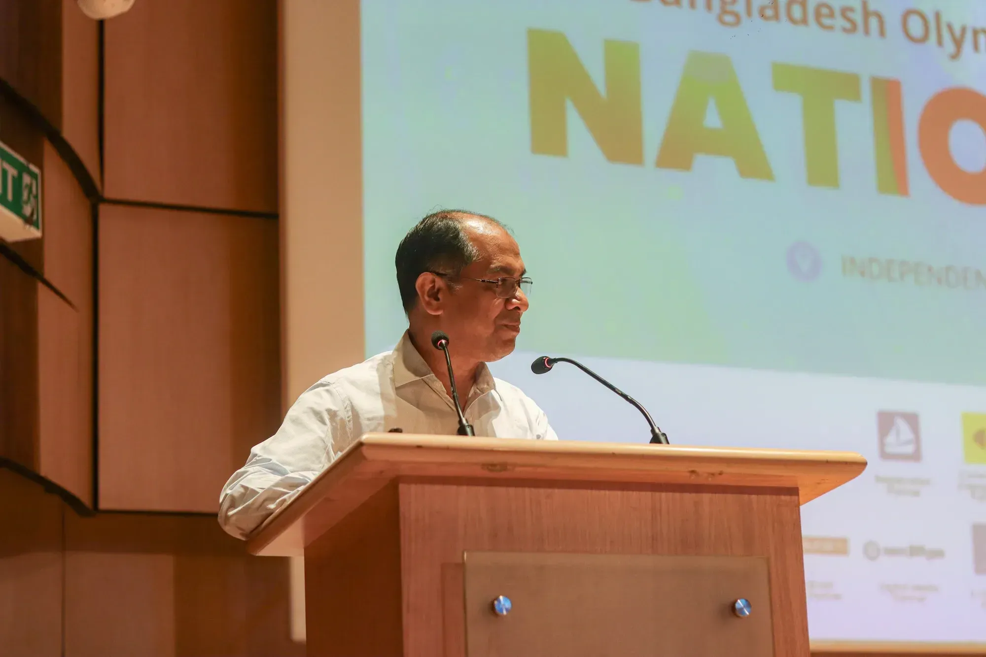 Prof. Arshad Momen, Director of GSRIR, speaking at the ceremony.
