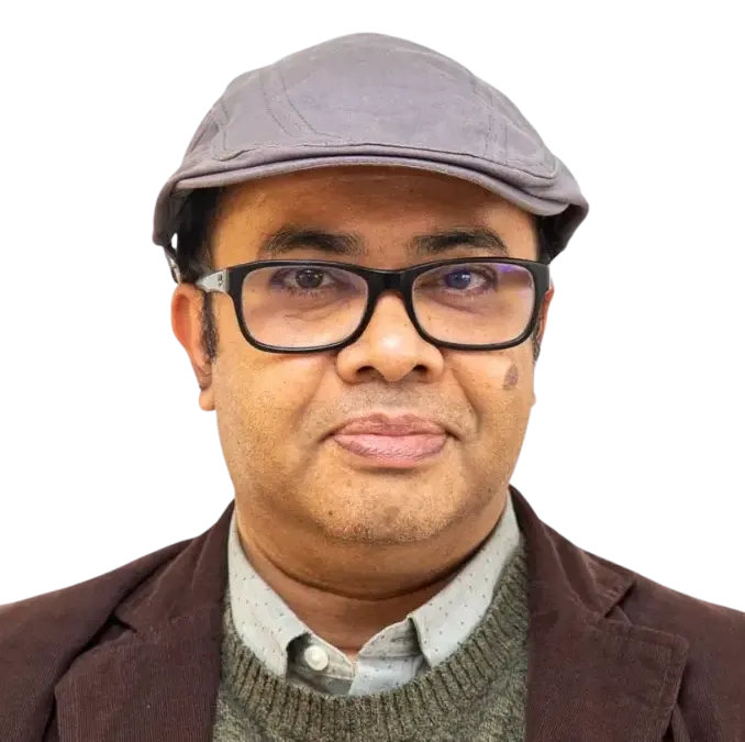 ড. সৈয়দ আশরাফ উদ্দিনের প্রতিকৃতি — চশমা ও ধূসর ক্যাপ পরা, সাদা পটভূমিতে।